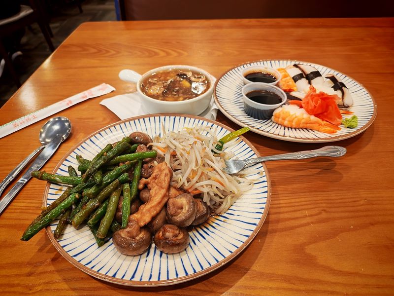 Buffet House food